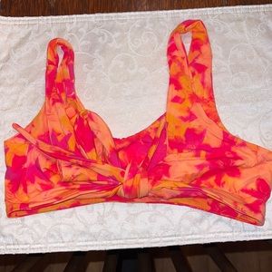 Never worn 437 Kenzie top